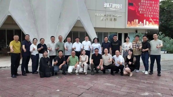 65岁解放西女王打造创业故事平台，励志姐：就是想告诉迷茫的年轻人，先迈步！