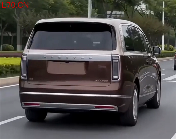 百万价位MPV！尊界V800实车曝光：车头巨大车标极其醒目