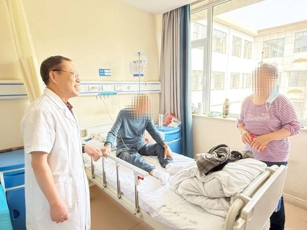 患者赠茶藏现金 医者拒收暖人心——济南南郊医院葛新华主任用行动诠释廉洁行医